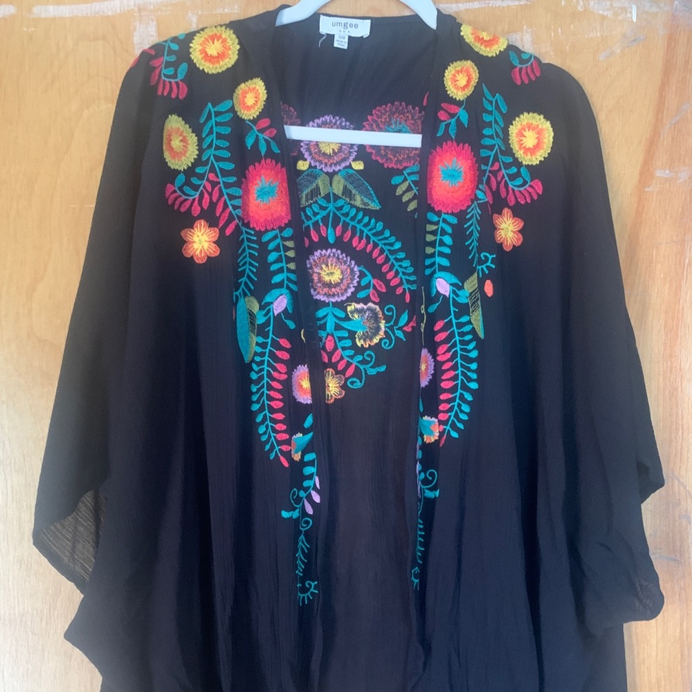 Umgee black embroidered kimono